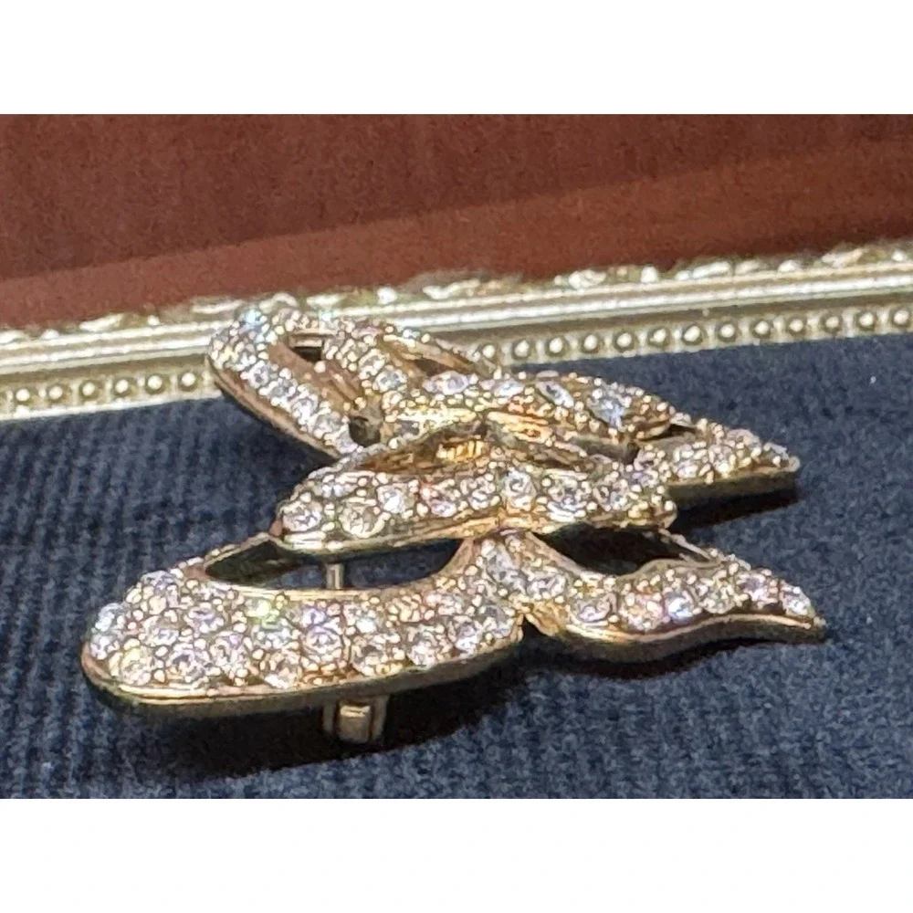Vintage Rhinestone Butterfly Brooch‎ Gold Tone Openwork Sparkling Pin